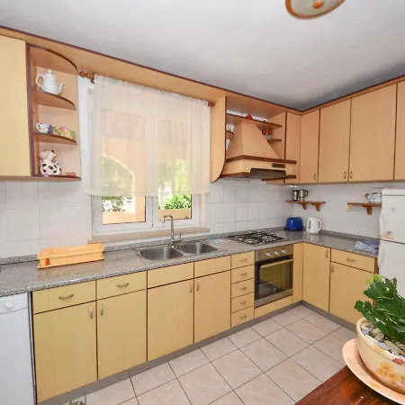 Cici By Interhome Mali Iž