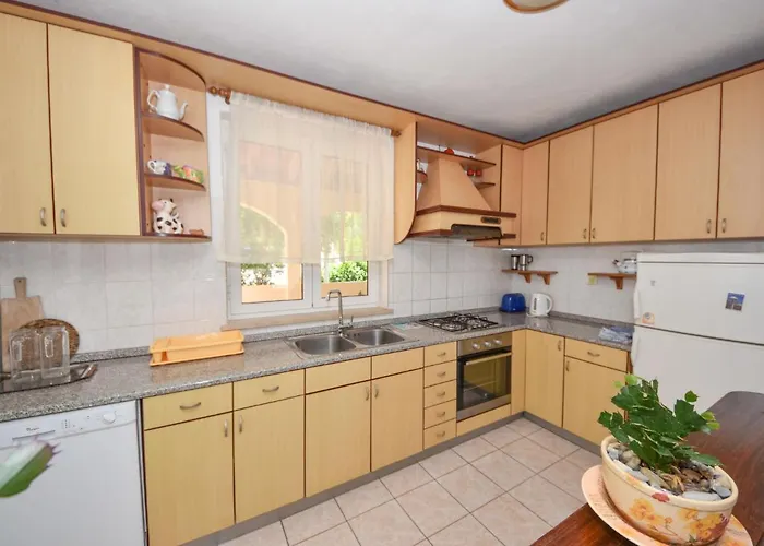 Cici By Interhome Mali Iž