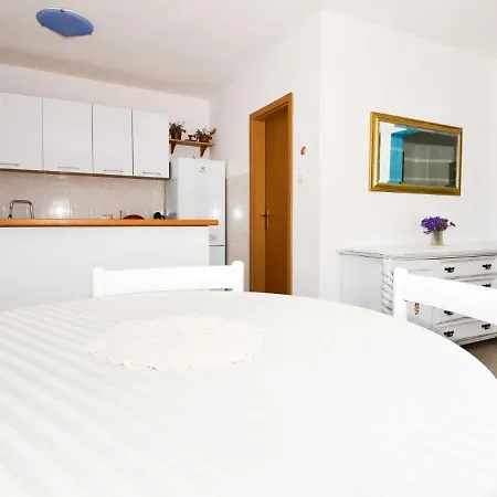 Cici By Interhome Mali Iz